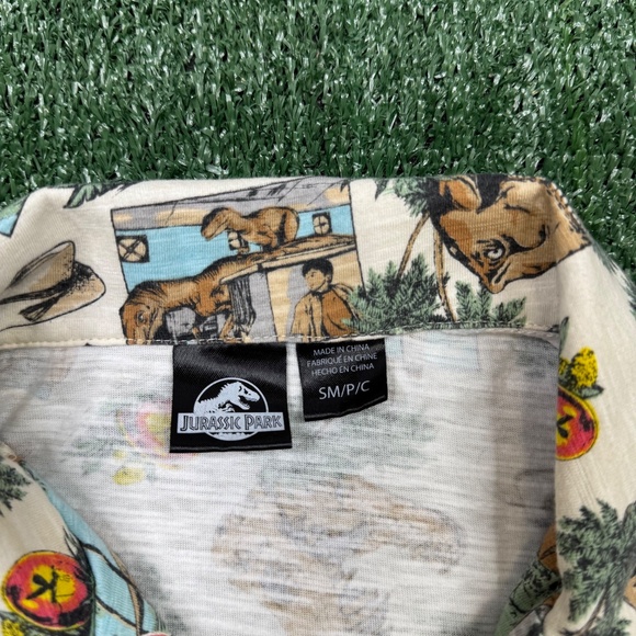 Jurassic Park Button Up Shirt Men's Size S Multicolor Short Sleeve Movie Tee - Picture 4 of 7